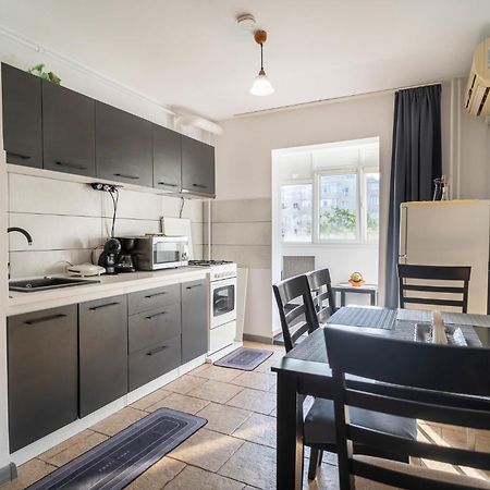 Rustic & Spacious 3Br Apartment Bucharest Luaran gambar