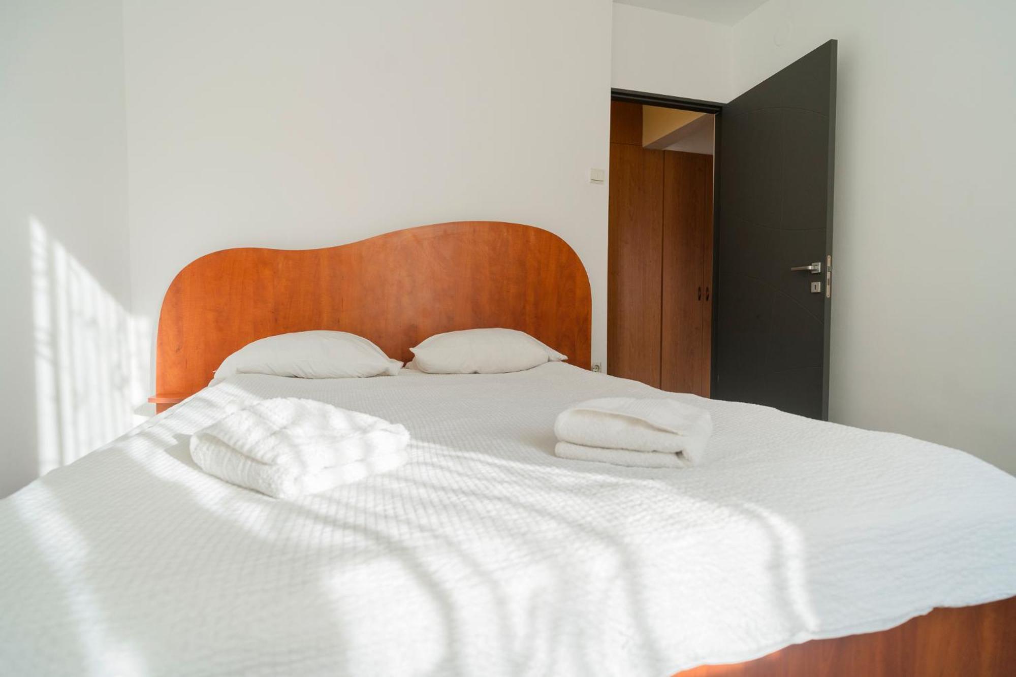 Rustic & Spacious 3Br Apartment Bucharest Luaran gambar