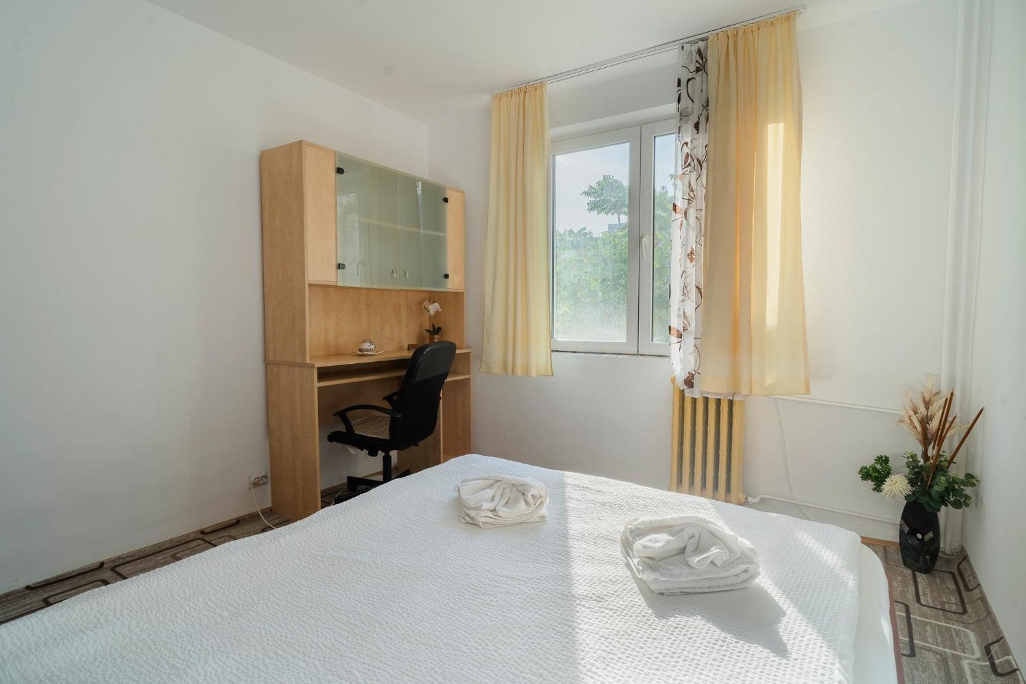 Rustic & Spacious 3Br Apartment Bucharest Luaran gambar