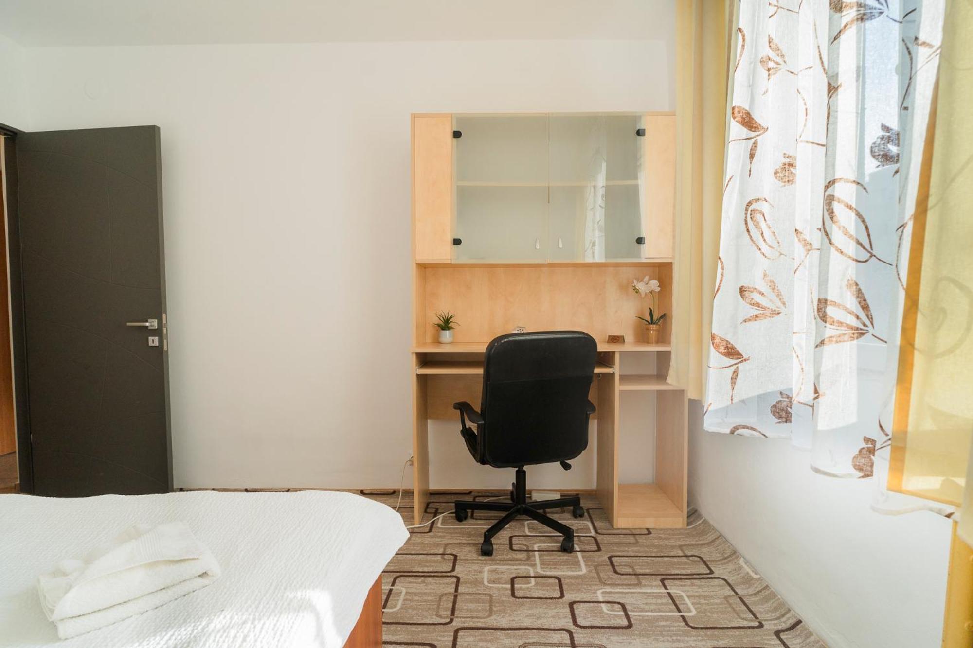 Rustic & Spacious 3Br Apartment Bucharest Luaran gambar