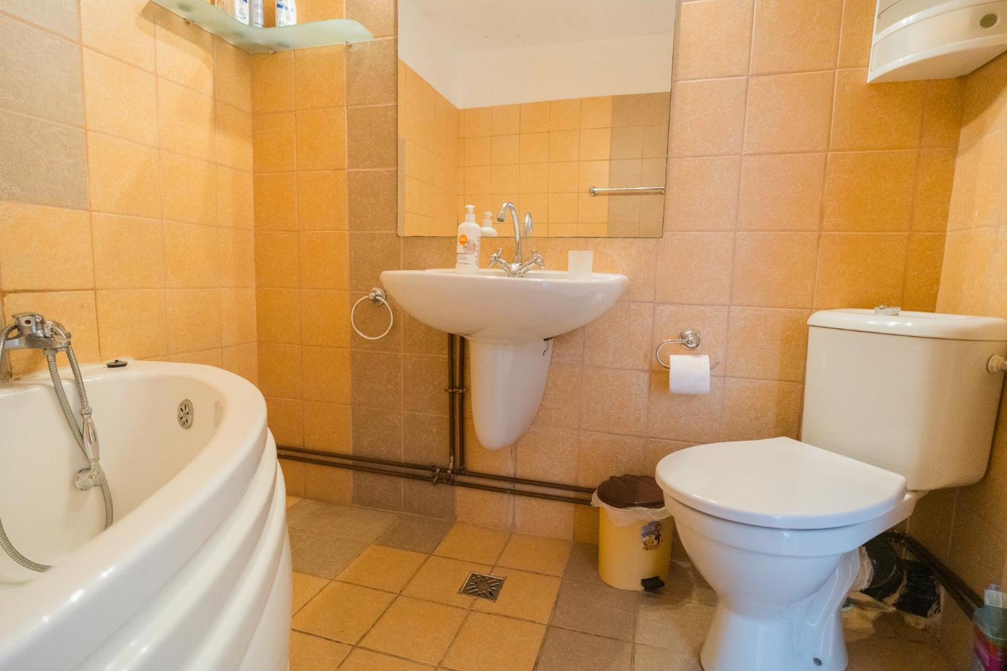 Rustic & Spacious 3Br Apartment Bucharest Luaran gambar