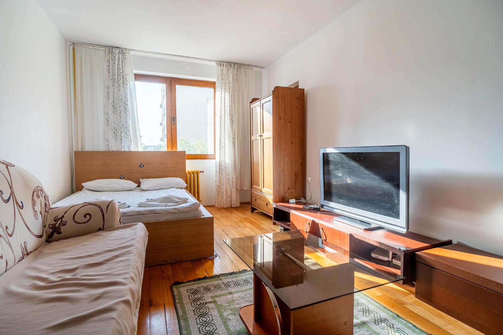 Rustic & Spacious 3Br Apartment Bucharest Luaran gambar
