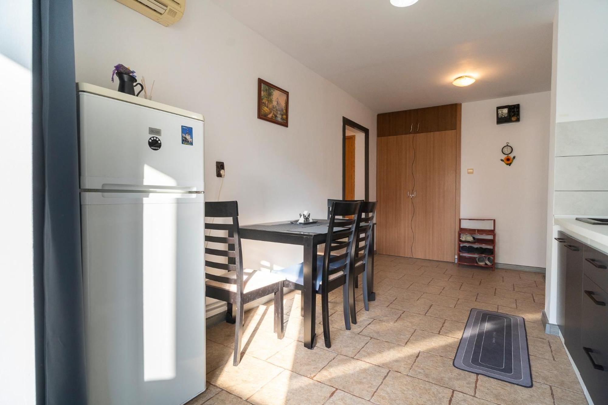 Rustic & Spacious 3Br Apartment Bucharest Luaran gambar