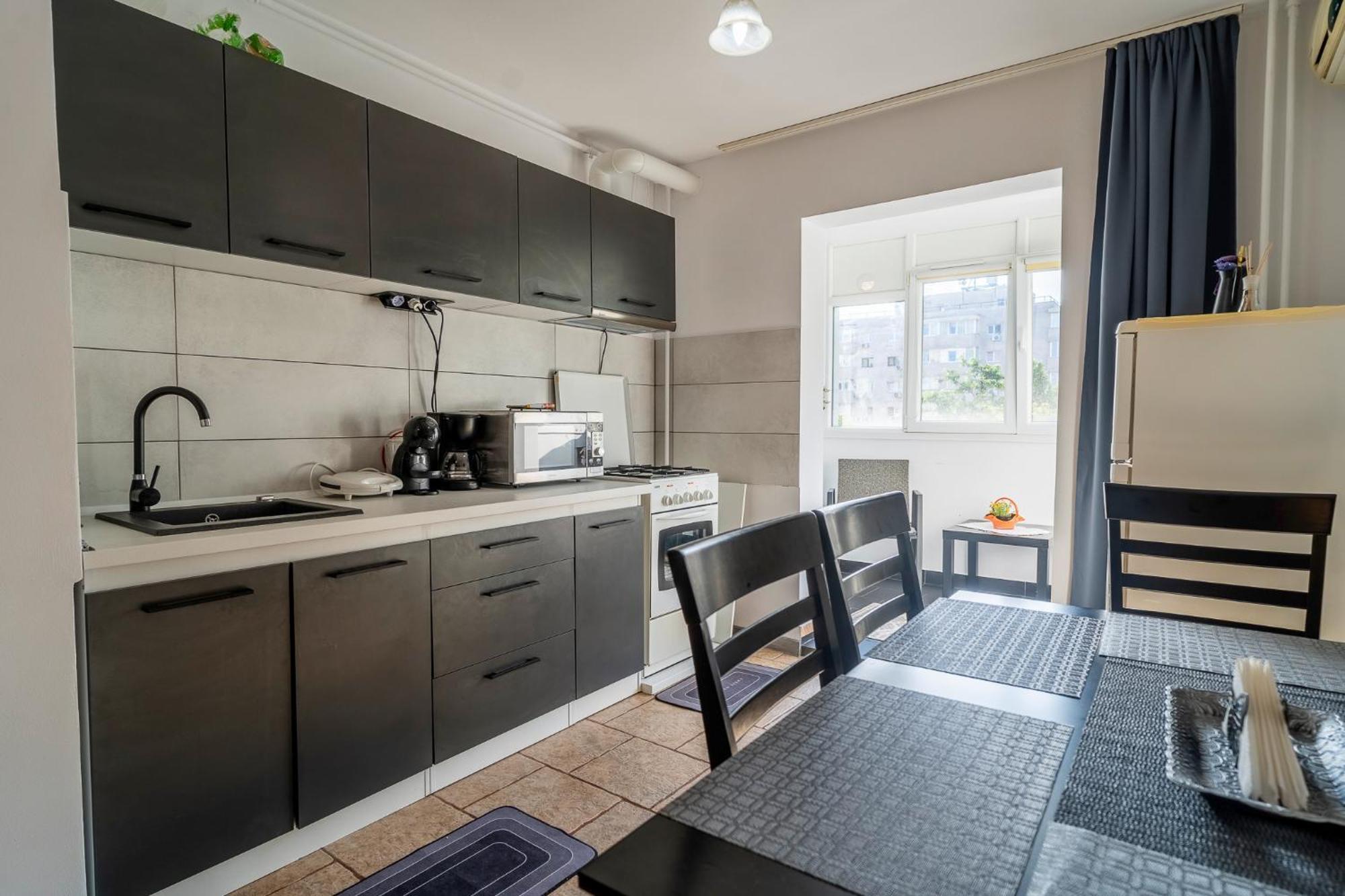 Rustic & Spacious 3Br Apartment Bucharest Luaran gambar